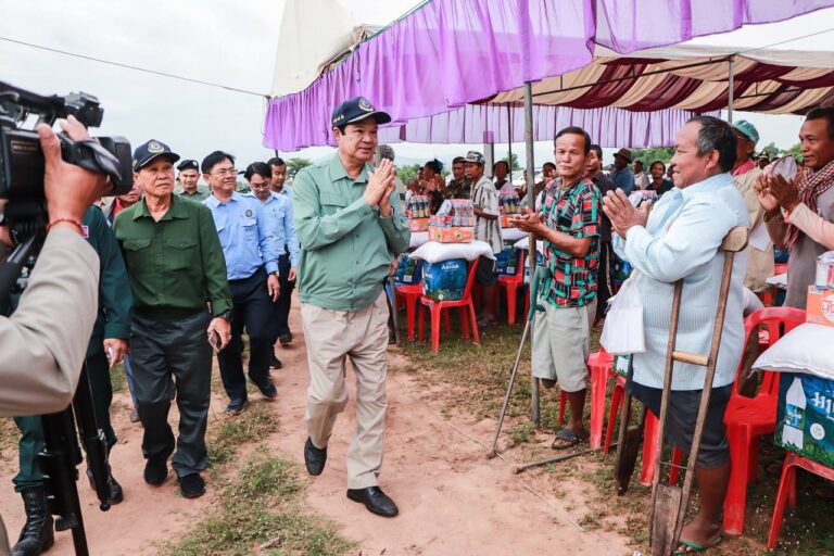 Secretary General of Cambodian Veterans Association Pays a Visit to Battambang Families of Cambodian Veterans