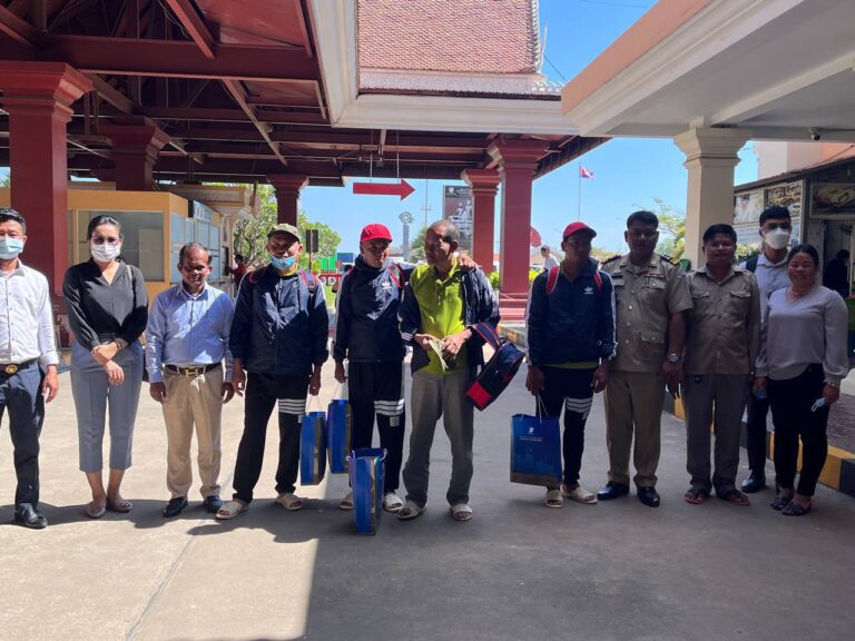Svay Rieng Social Affairs Department Facilitates Return of Homeless Cambodians from Vietnam